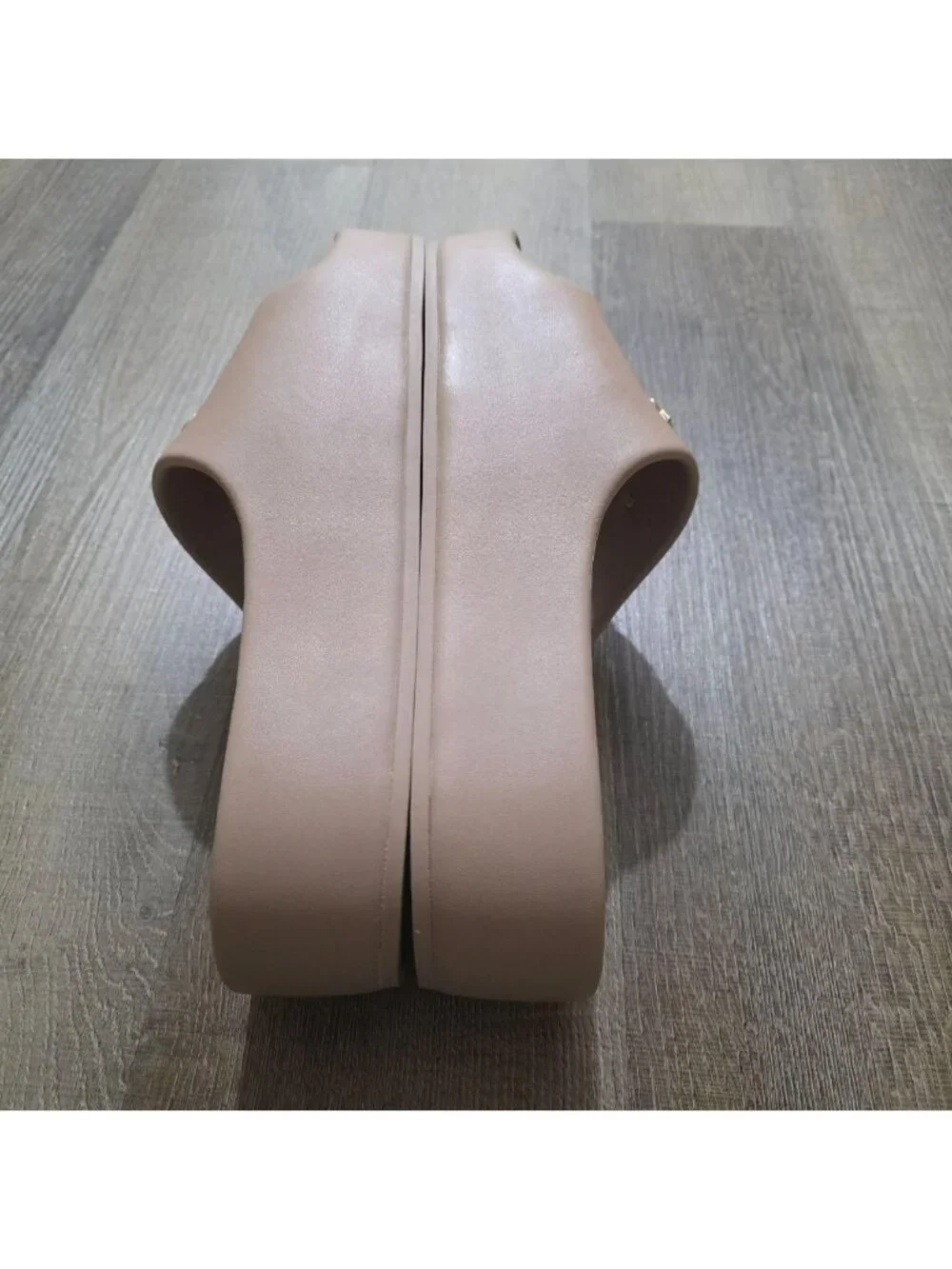 GUESS Women's Platform Slide Sandals Beige Nude Gold Logo Slip-On Casual Size 10